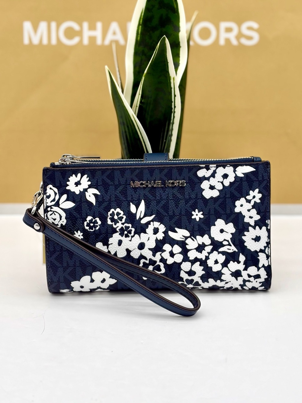 MICHAEL KORS Jet Set Travel Large Printed Signature Logo Wristlet Admiral